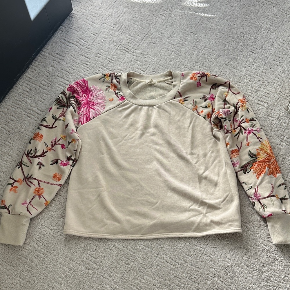 Floral Embroidered Beige Sweatshirt